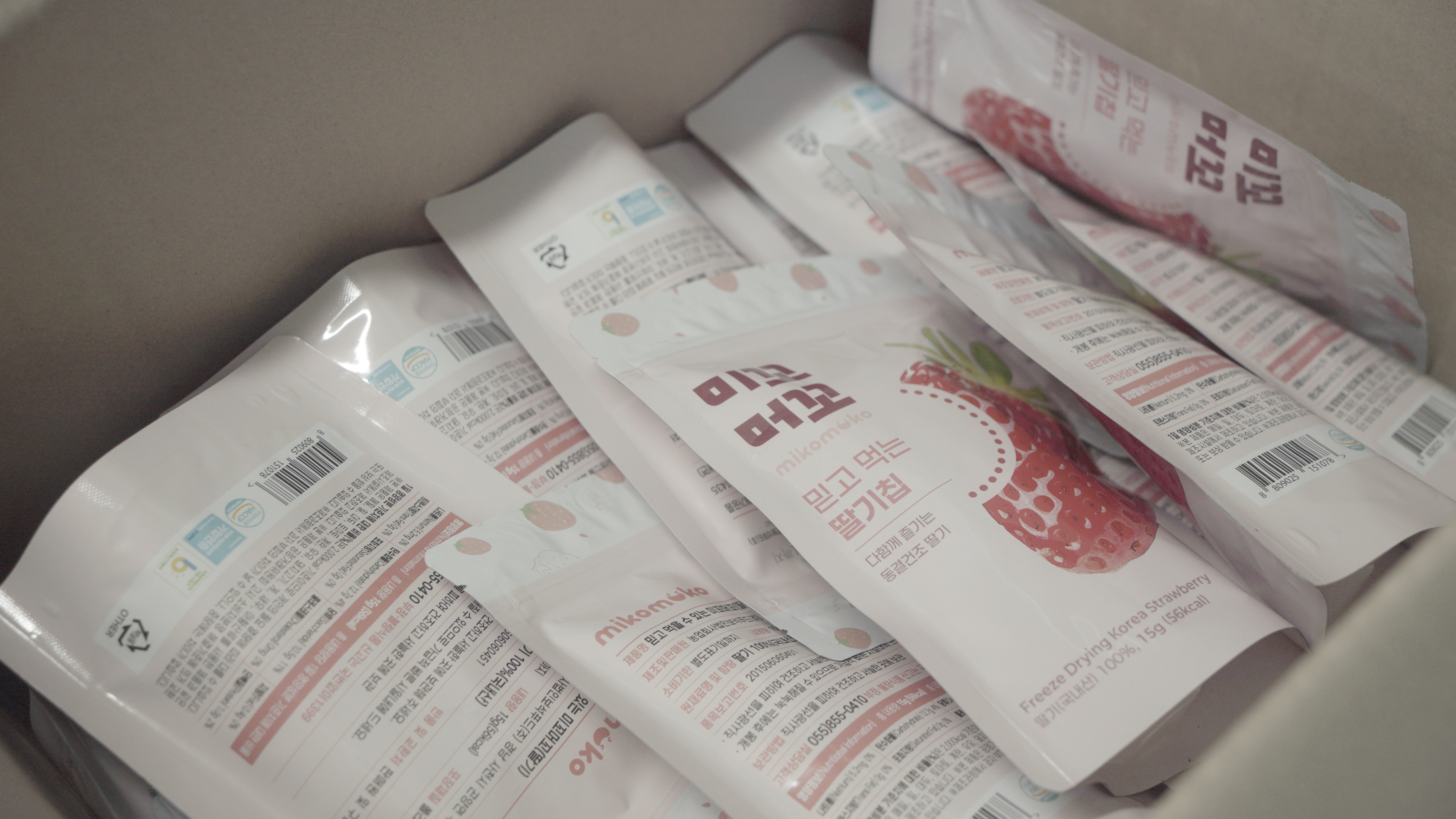 Sacheon Strawberry Snack by MIKO MOKO